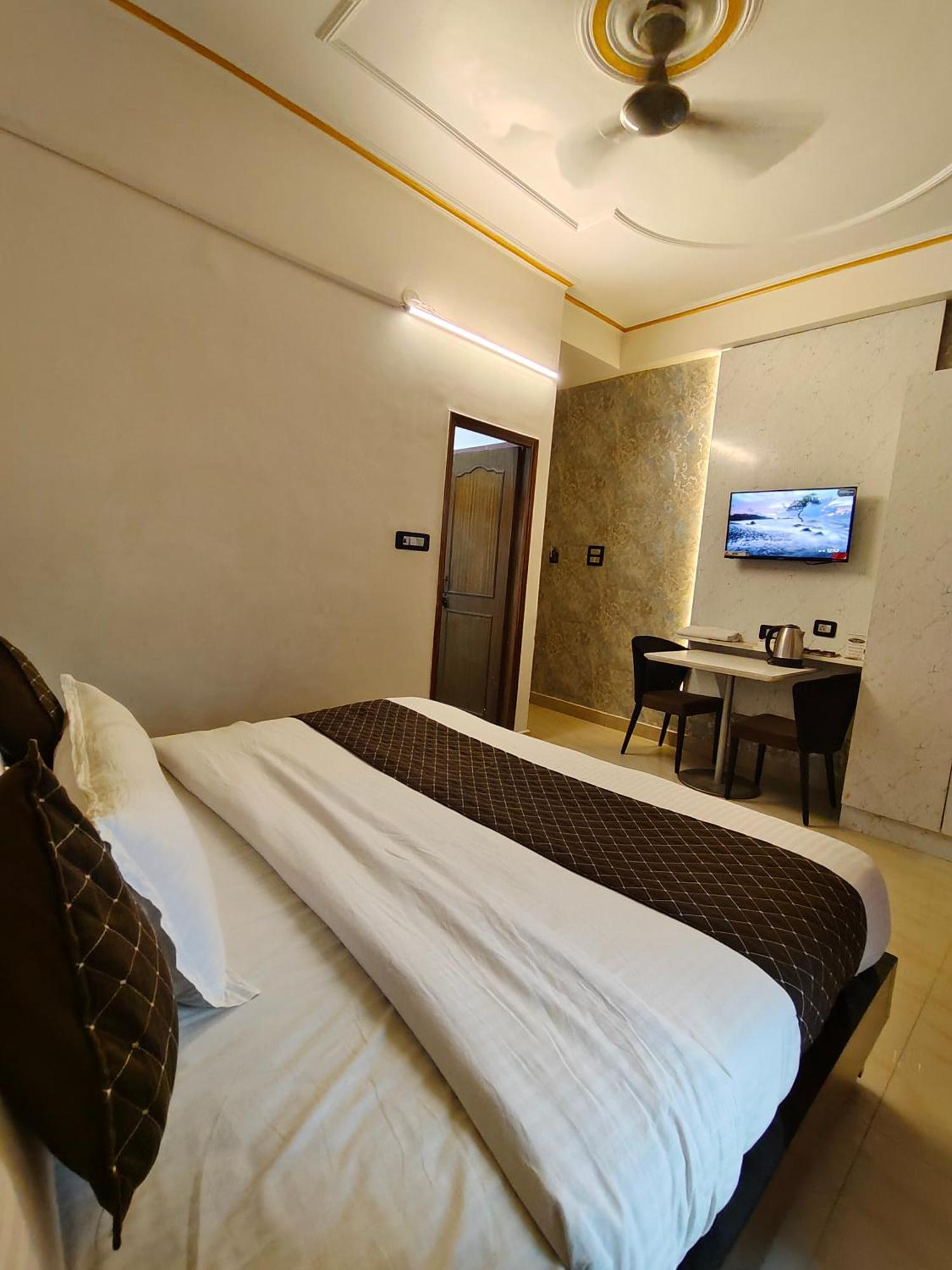 Hotel New Imperial Ghaziabad Exterior foto
